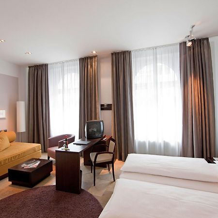 Burns Art Hotel Dusseldorf Phòng bức ảnh