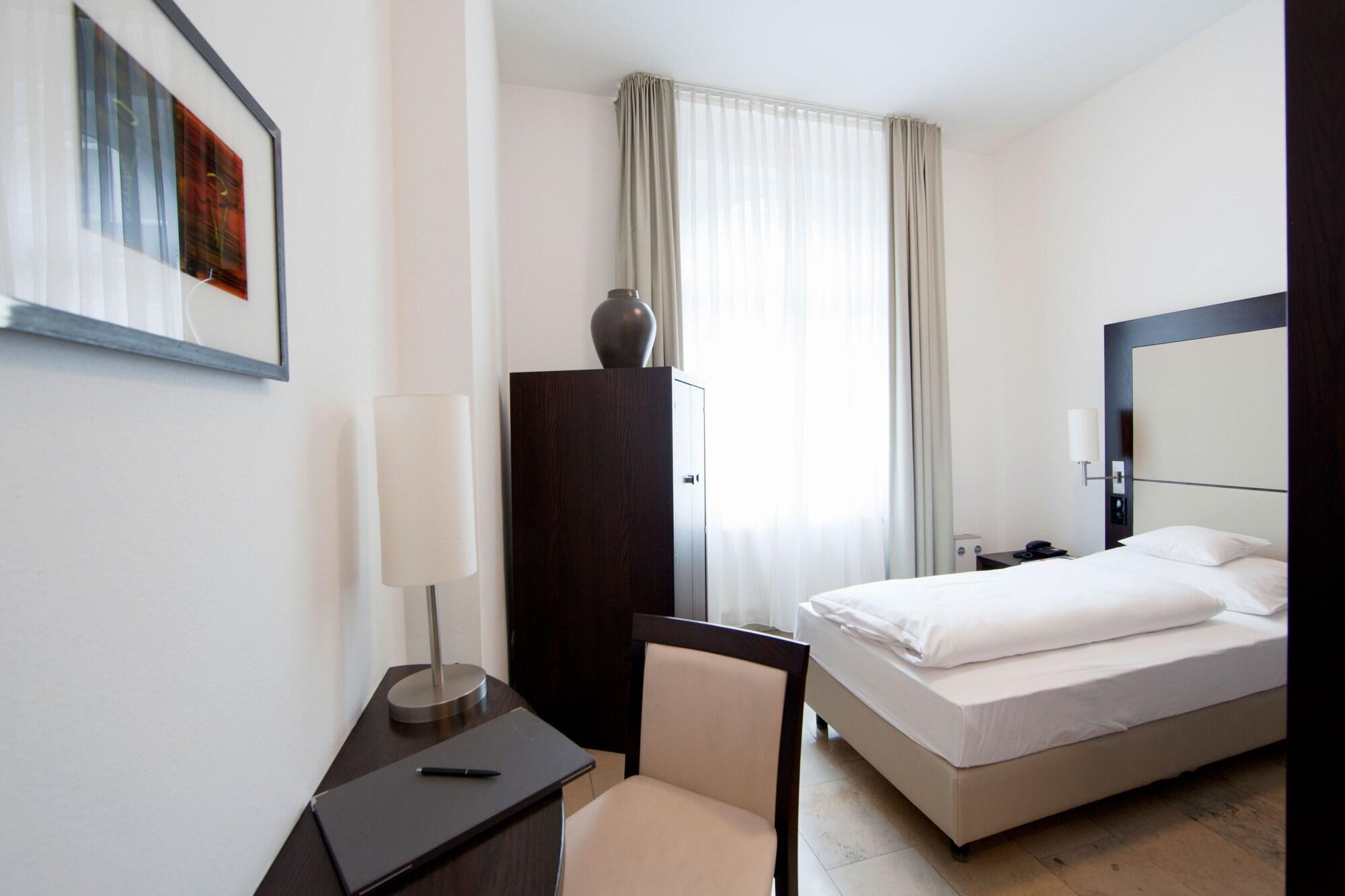 Burns Art Hotel Dusseldorf Ngoại thất bức ảnh