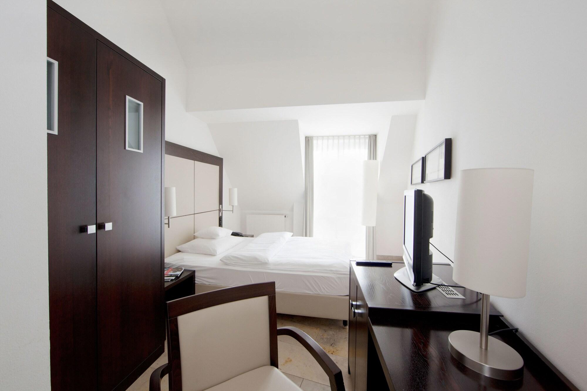 Burns Art Hotel Dusseldorf Phòng bức ảnh