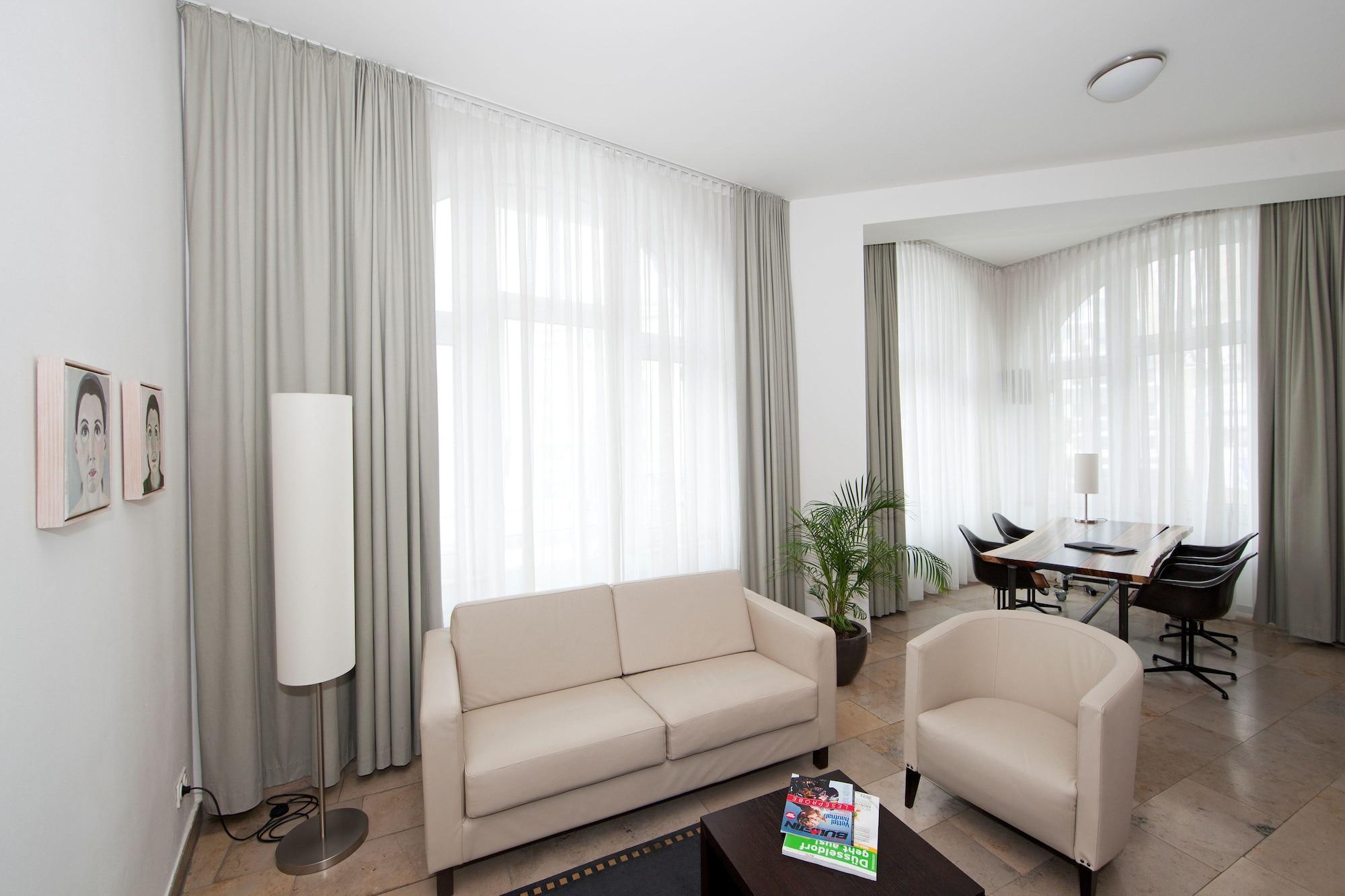Burns Art Hotel Dusseldorf Ngoại thất bức ảnh