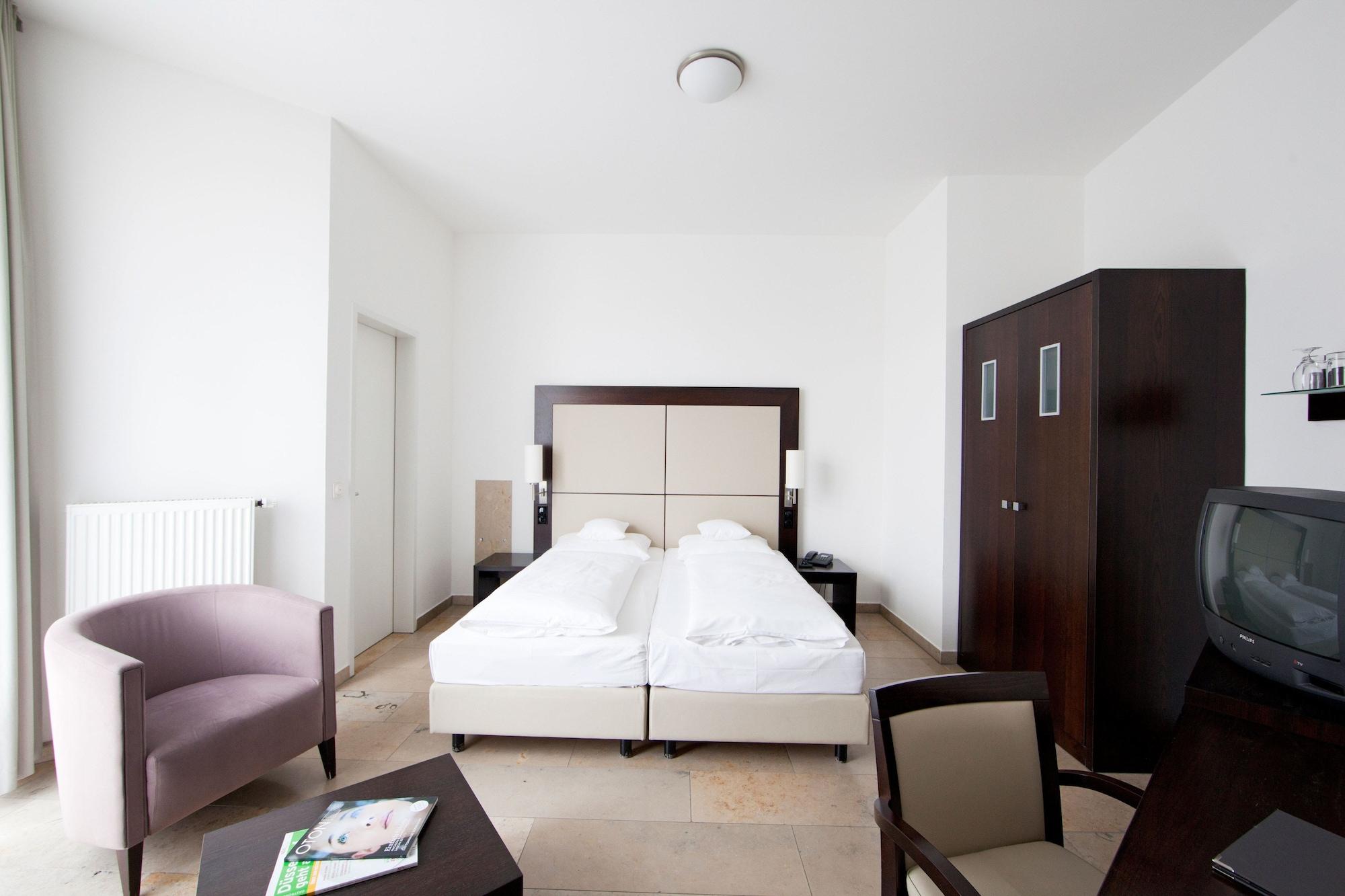 Burns Art Hotel Dusseldorf Phòng bức ảnh