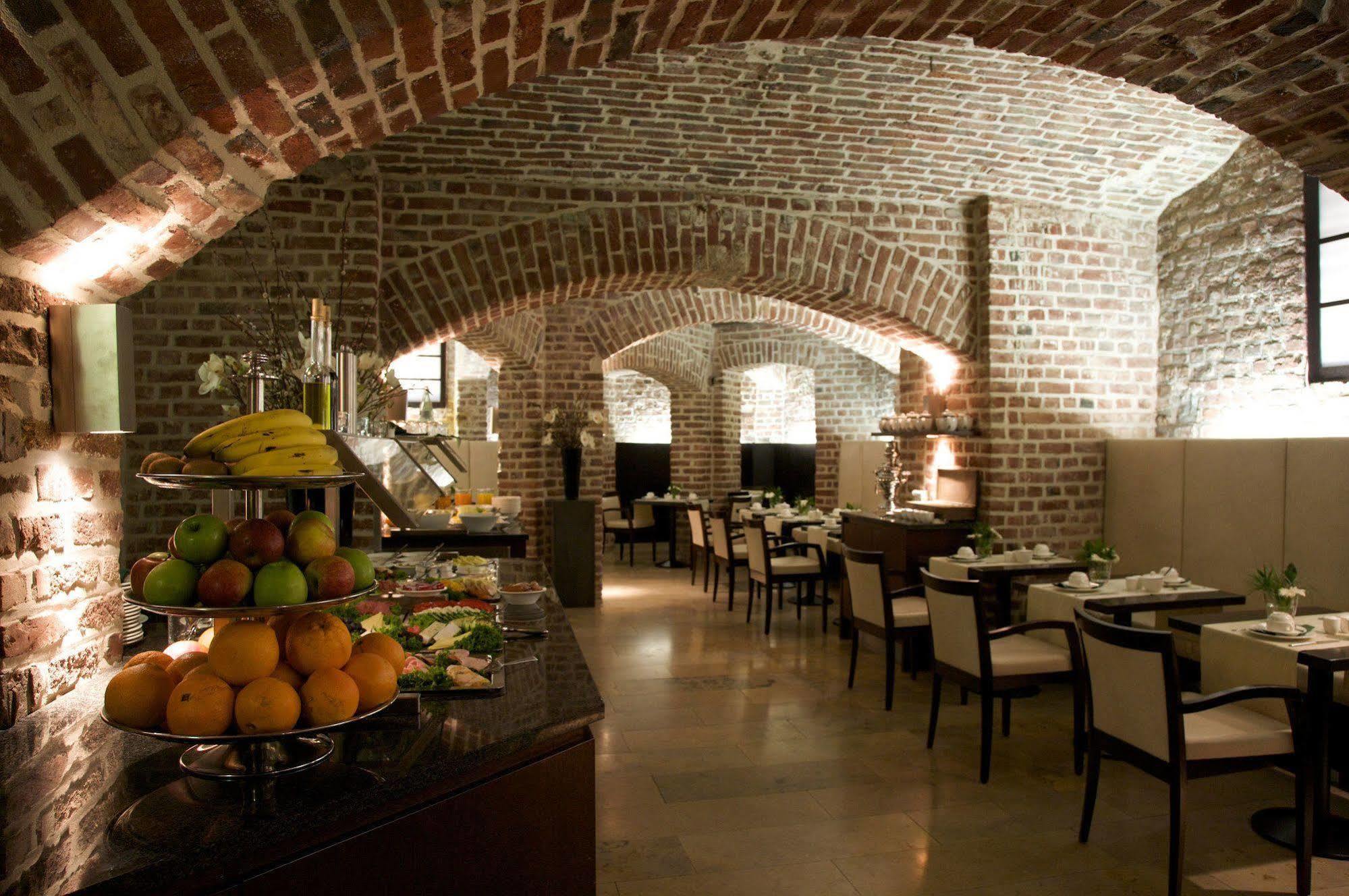 Burns Art Hotel Dusseldorf Nhà hàng bức ảnh