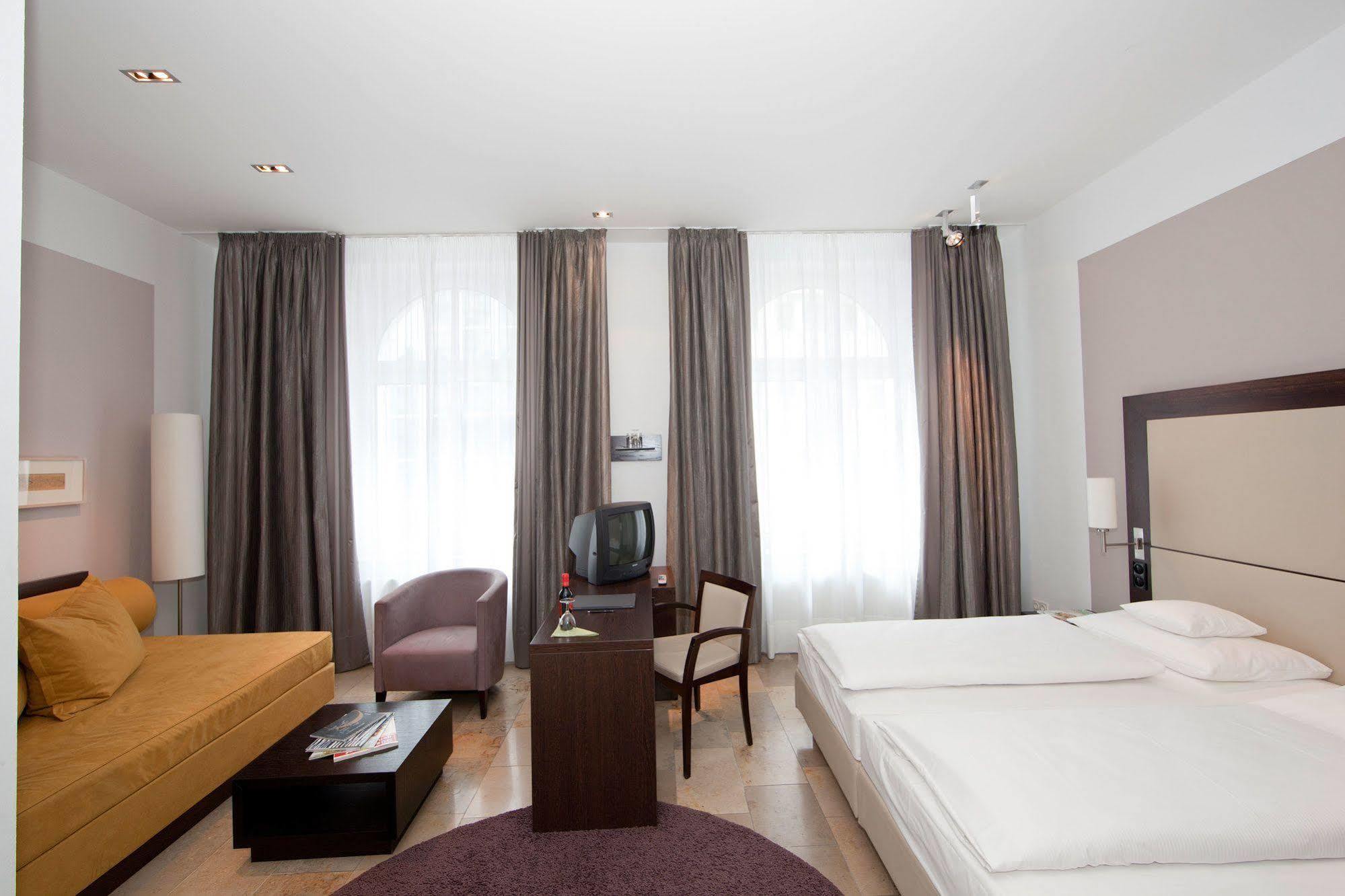 Burns Art Hotel Dusseldorf Ngoại thất bức ảnh