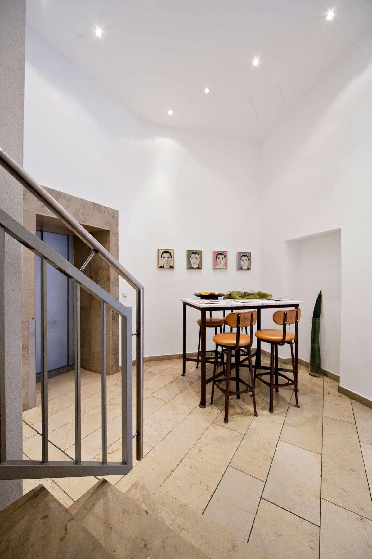 Burns Art Hotel Dusseldorf Ngoại thất bức ảnh