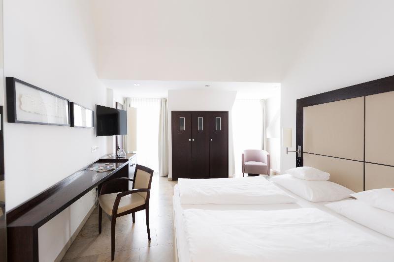 Burns Art Hotel Dusseldorf Ngoại thất bức ảnh